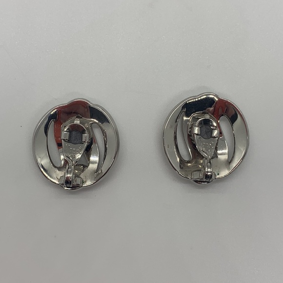 Monet Vintage Clip On Silver Tone Earrings - Picture 4 of 6